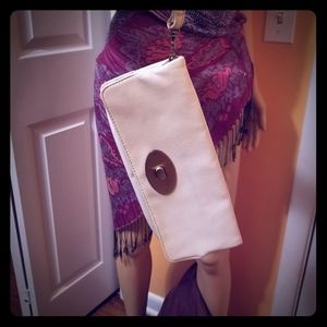 Bone/cream clutch